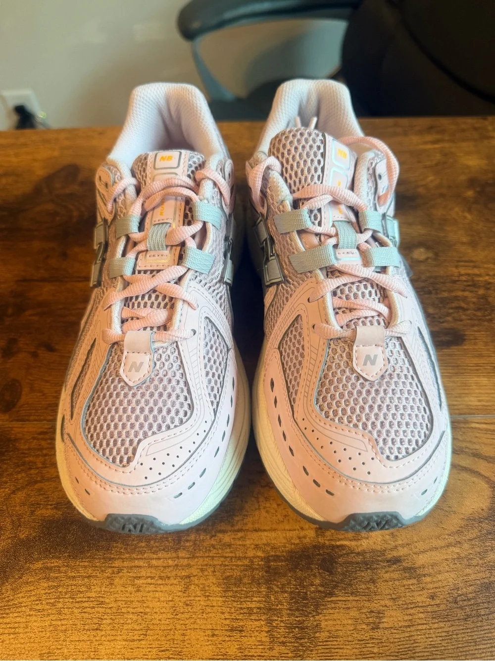New Balance Kids Pink Mesh Athletic Sneakers 4.5Y/6W